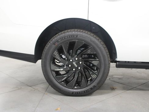 New 2025 Lincoln Navigator Reserve w/ Jet Appearance Package image 12