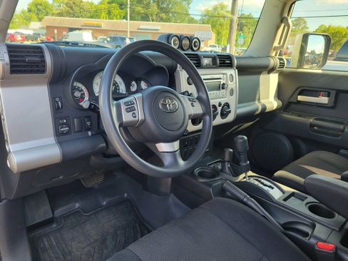 Used 2014 Toyota FJ Cruiser 4WD w/ Convenience Package image 4