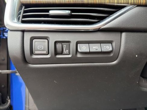 Used 2021 Cadillac XT4 Premium Luxury FWD image 13