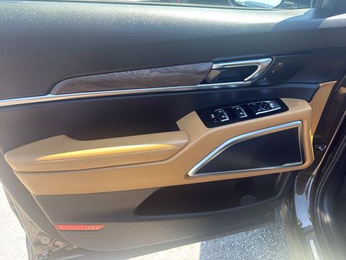 Used 2021 Kia Telluride SX w/ Towing Package FWD image 13