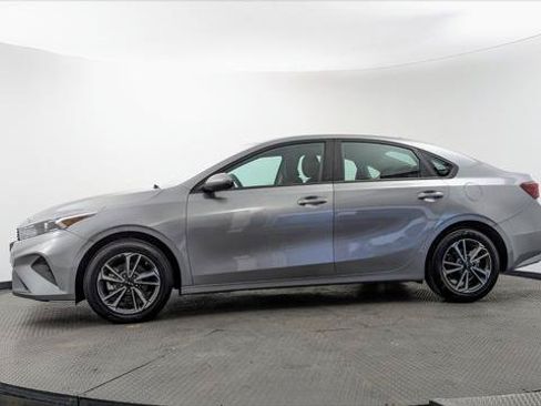 Used 2024 Kia Forte LXS FWD image 3