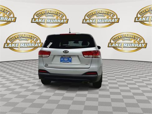 Used 2018 Kia Sorento L image 2