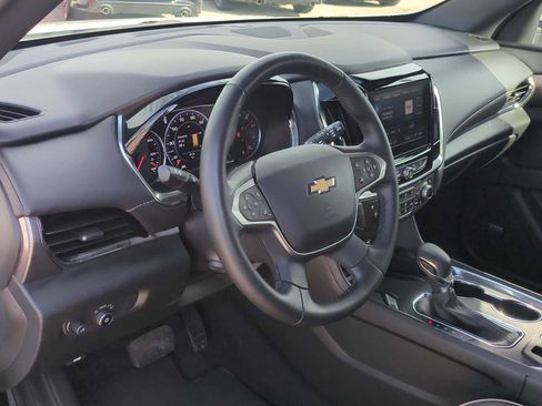 Used 2023 Chevrolet Traverse Premier FWD image 10