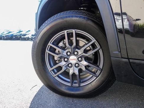 Used 2025 GMC Acadia Elevation image 10