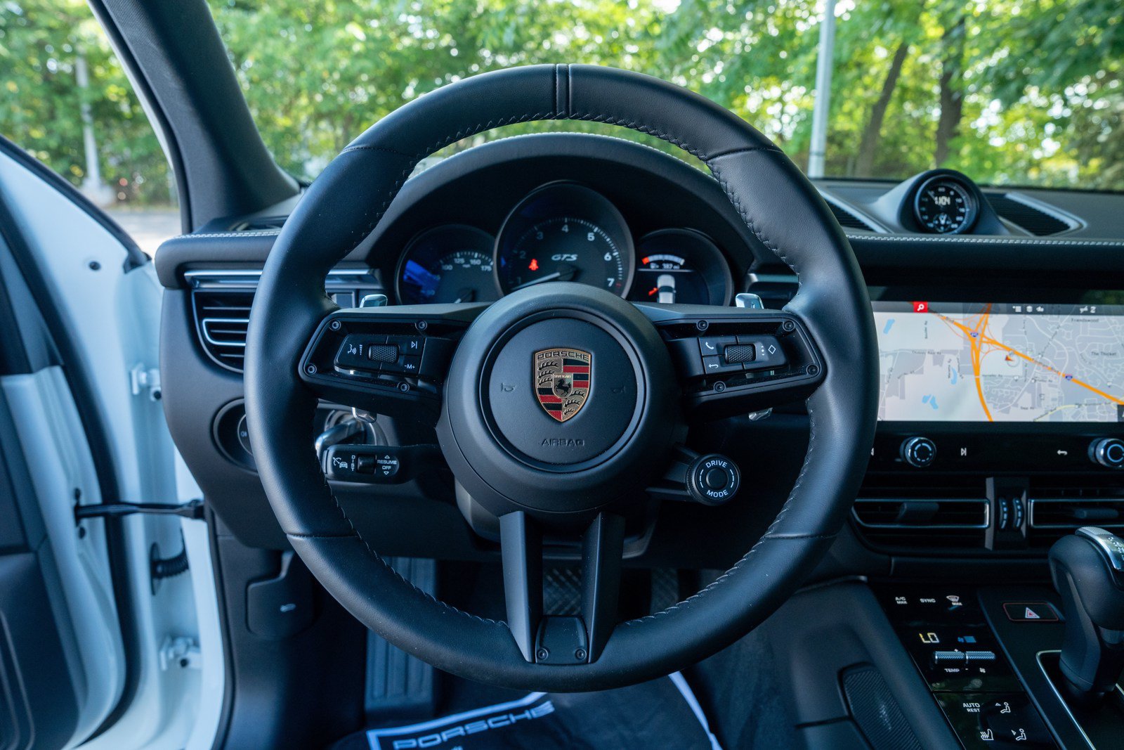 Certified 2024 Porsche Macan GTS AWD/4WD image 25