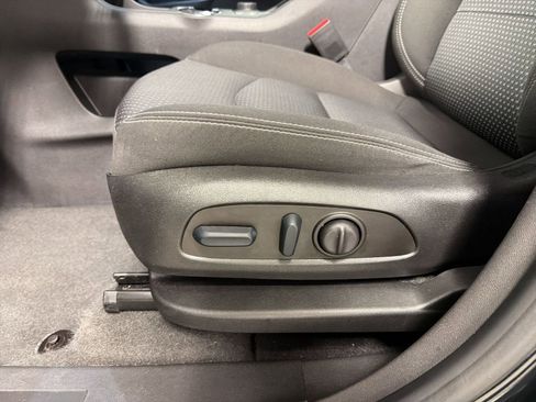Used 2023 GMC Terrain SLE w/ Driver Convenience Package FWD image 12