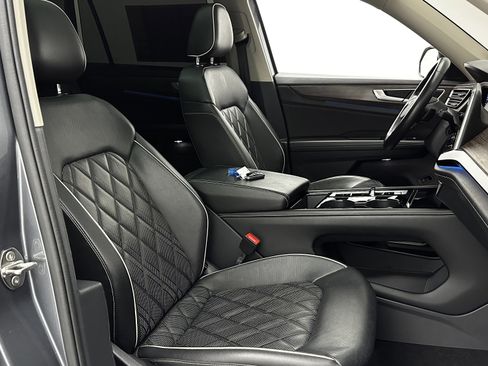 Used 2024 Volkswagen Atlas SEL Premium R-Line image 39