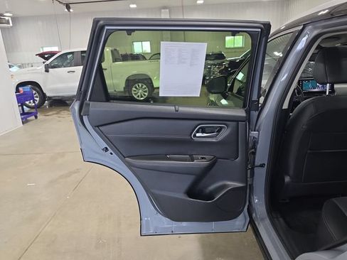 Used 2024 Nissan Rogue Platinum w/ Platinum Premium Package AWD/4WD image 28