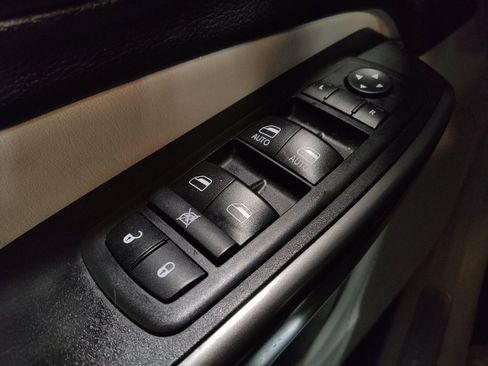 Used 2019 Jeep Cherokee Limited FWD image 27