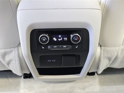 Used 2025 Buick Enclave Avenir image 17