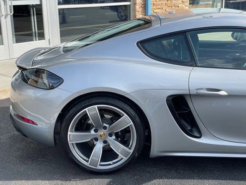 Used 2022 Porsche 718 Cayman GTS RWD image 17