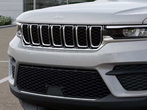 New 2025 Jeep Grand Cherokee Laredo RWD image 11