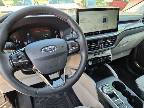 Certified 2023 Ford Escape SE FWD image 33
