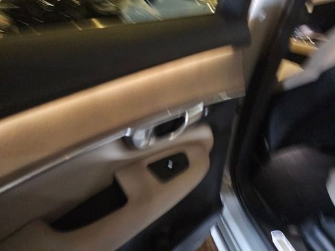 Certified 2025 Volvo XC90 B5 Core AWD/4WD image 15