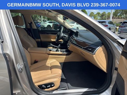 Used 2020 BMW 750i xDrive w/ Executive Package AWD/4WD image 20