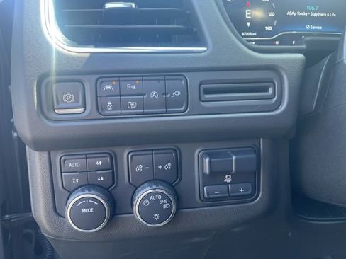 Used 2022 Chevrolet Suburban RST w/ Luxury Package image 16