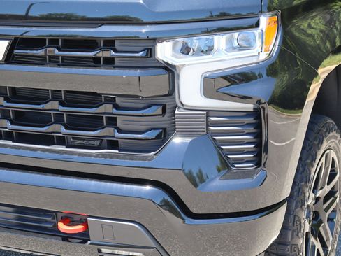 Used 2025 Chevrolet Silverado 1500 LT Trail Boss w/ Convenience Package II AWD/4WD image 11