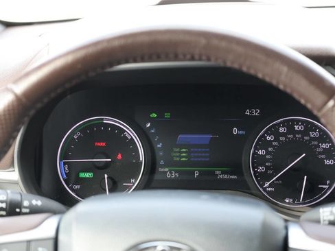 Used 2021 Toyota Sienna Platinum image 19