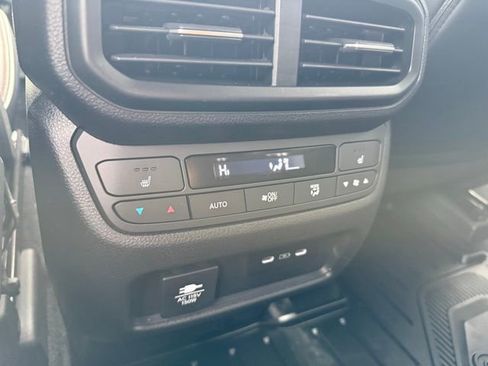 Used 2025 Honda Pilot Black Edition image 16