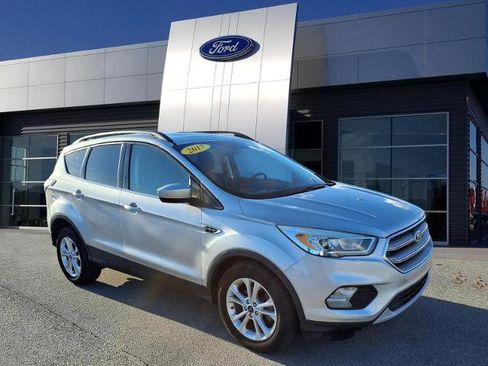 Certified 2017 Ford Escape SE w/ Equipment Group 201A image 1