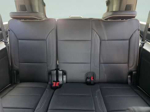 New 2026 Chevrolet Suburban Premier image 23