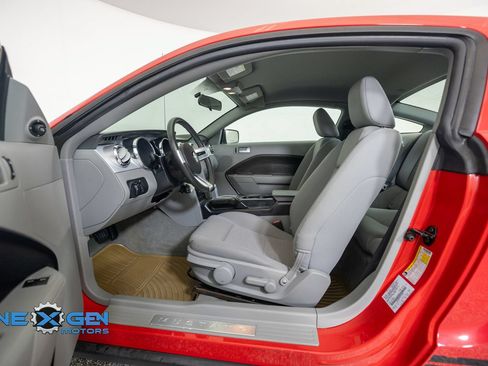 Used 2006 Ford Mustang Coupe RWD image 11