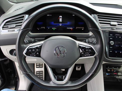 Used 2022 Volkswagen Tiguan SE R-Line image 19