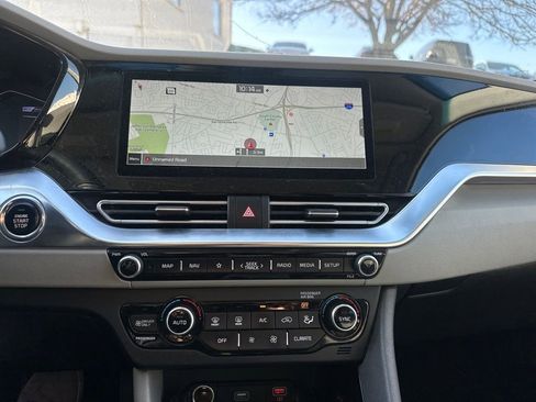 Used 2022 Kia Niro EX Premium image 15