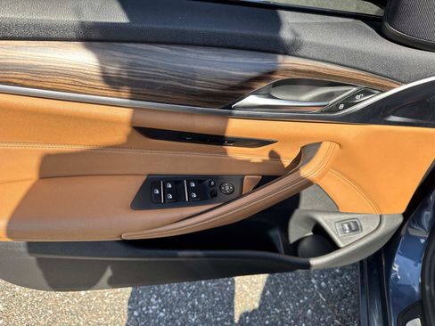 Used 2023 BMW 530i w/ Convenience Package image 19