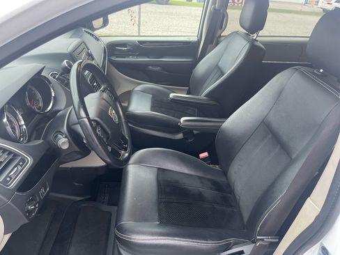 Used 2017 Dodge Grand Caravan SXT image 22