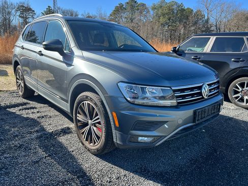 Used 2018 Volkswagen Tiguan SEL image 8