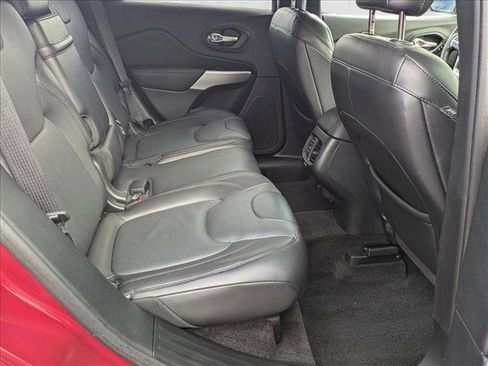 Used 2016 Jeep Cherokee Overland w/ Technology Group image 19