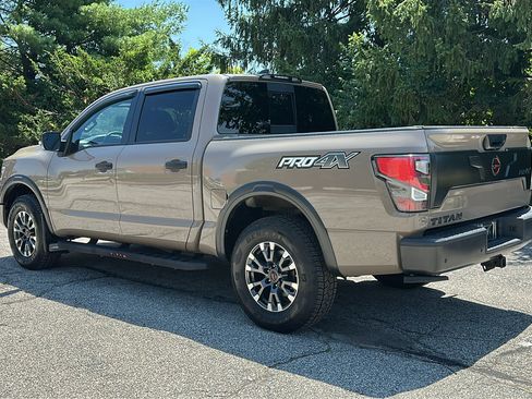 Used 2023 Nissan Titan PRO-4X w/ Pro-4x Convenience Package AWD/4WD image 8