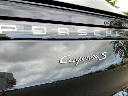 Used 2023 Porsche Cayenne S image 8