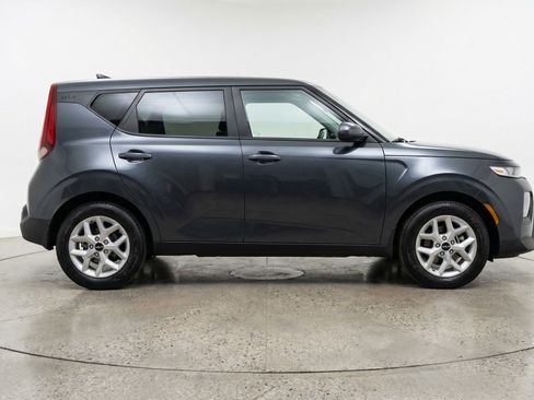 Used 2025 Kia Soul LX w/ LX Technology Package FWD image 11