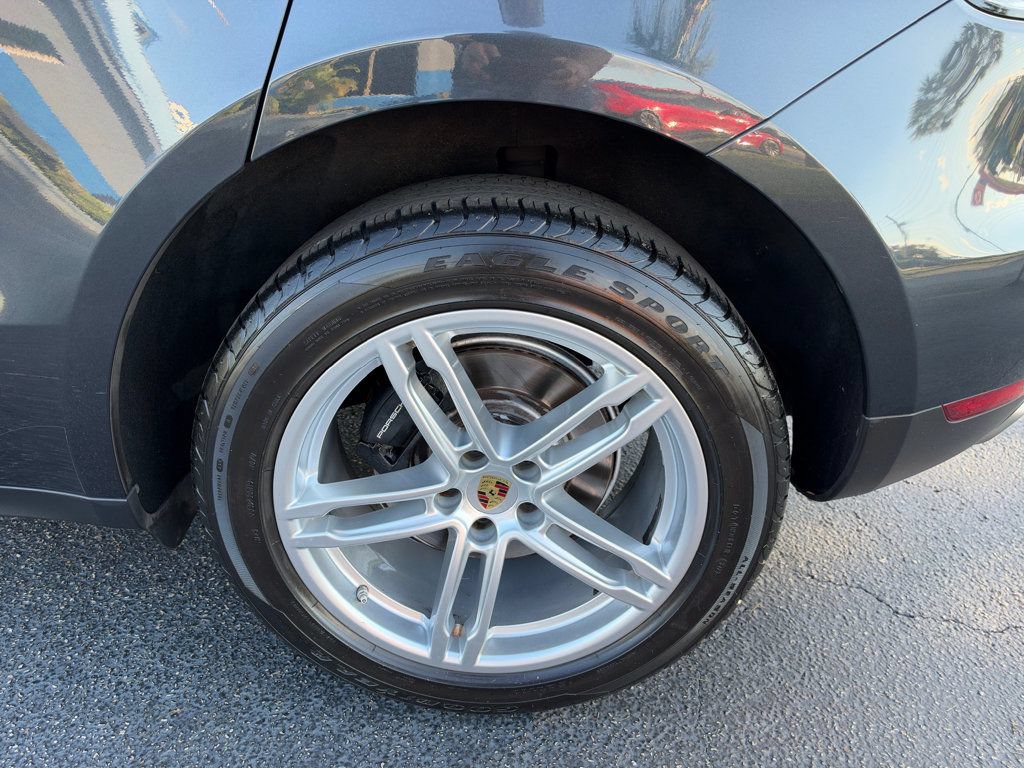 Used 2021 Porsche Macan w/ Premium Package AWD/4WD image 40