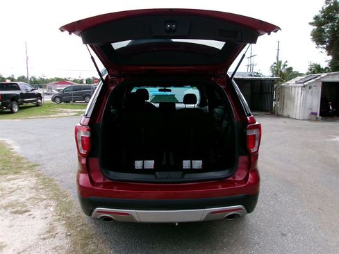 Used 2017 Ford Explorer XLT AWD/4WD image 16