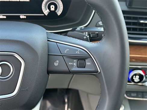 Used 2024 Audi Q5 e Premium image 28