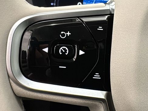 New 2026 Volvo XC60 T8 Ultra w/ Climate Package AWD/4WD image 13