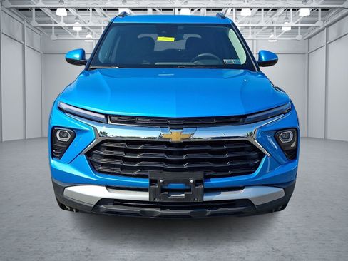 Used 2025 Chevrolet TrailBlazer LT AWD/4WD image 2