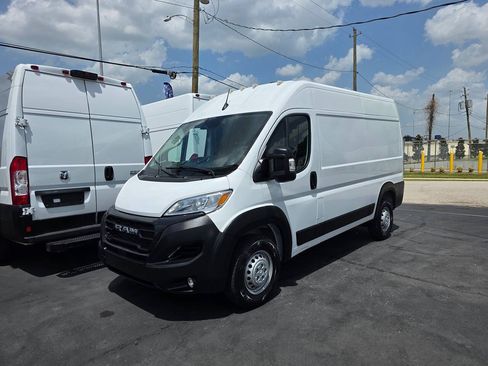 Used 2025 RAM ProMaster 2500 w/ Convenience Group FWD image 27