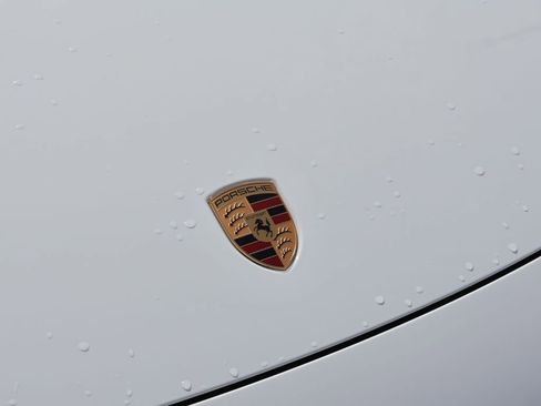 New 2026 Porsche Macan 4 Electric image 13