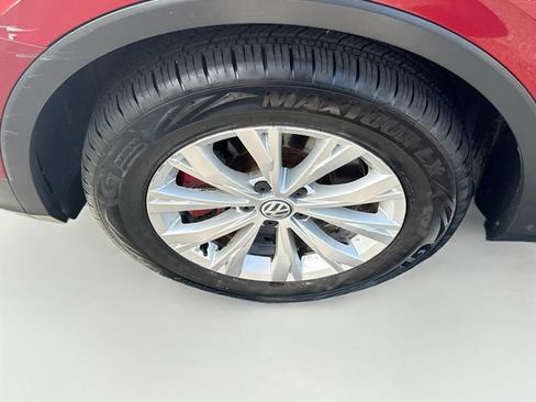 Used 2018 Volkswagen Tiguan SE w/ Panoramic Sunroof Package AWD/4WD image 38
