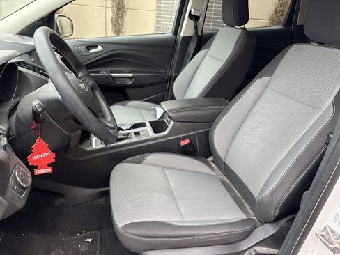 Used 2019 Ford Escape SE image 15