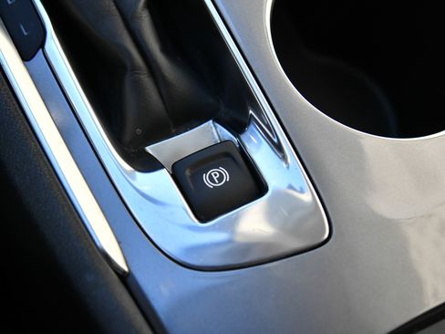 Used 2024 Chevrolet Malibu LT image 25