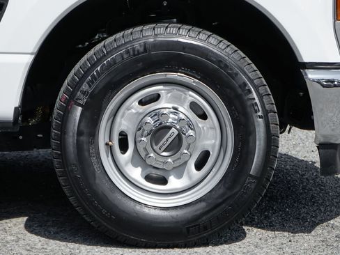 Used 2024 Ford F250 XL w/ XL Chrome Package image 40