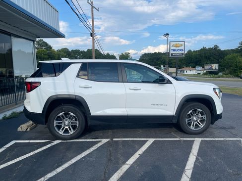 Used 2025 GMC Terrain Elevation AWD/4WD image 8