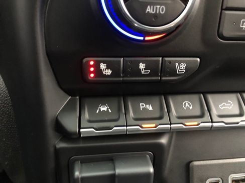 Used 2020 Chevrolet Silverado 1500 High Country w/ Technology Package image 32