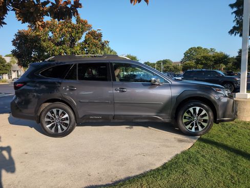 Used 2025 Subaru Outback Touring XT AWD/4WD image 11
