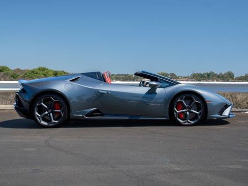 Used 2020 Lamborghini Huracan EVO RWD image 19